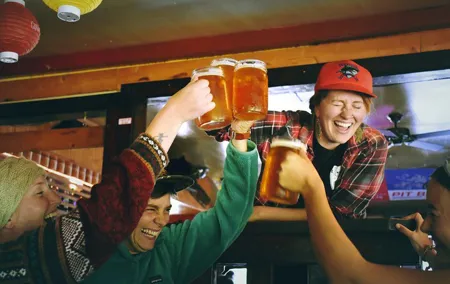 Nightlife of Vienna (Fun, Food, Drinks & Party) - Private tour with a local
