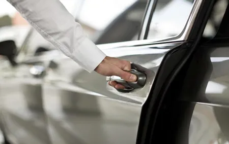 Half day luxury car with driver at disposal in Vienna