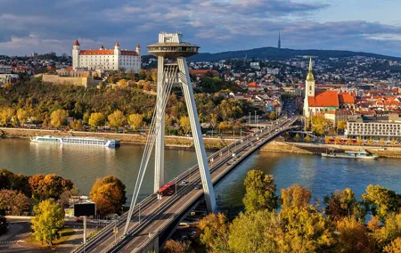 Private Bratislava Tour from Vienna with Danube River Cruise
