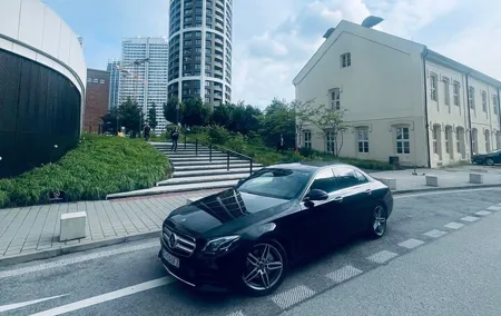 Private transfer from Vienna to Budapest with Bratislava stop