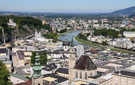 Vienna: Private tour to Salzburg