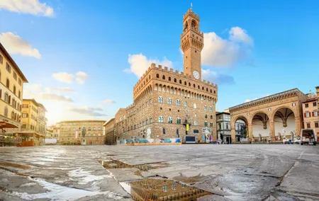 Skip-the-line Palazzo Vecchio and Old Town Private Tour