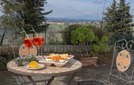 Hiking in Secret Chianti with Aperitivo
