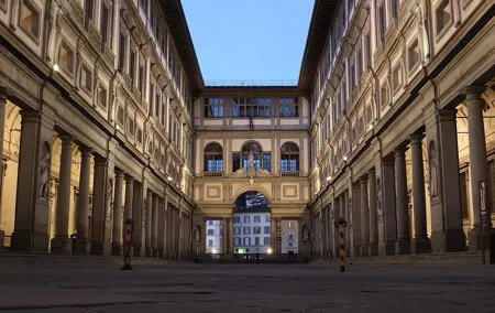 Small Group Skip the Line Uffizi Guided Tour with Free Walking Tour