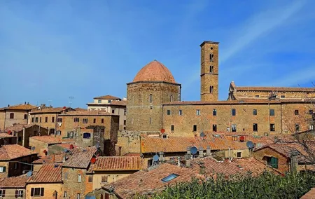 Private transfer Firenze - Pisa with stop in Volterra