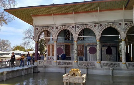 Small-Group Topkapi Palace and Harem Tour: Highlights & History