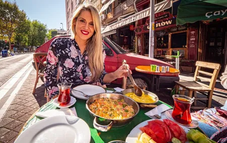 Istanbul Kadikoy Food Tour with 12+ Local Delicacies Tastings