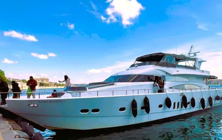 Luxury Bosphorus Yacht Tour – Asian Side Stop & Exploration