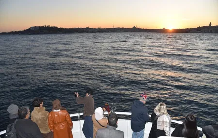 Sunset Cruise with Stop along Asia: Discover Istanbul's Bosphorus