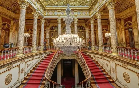 Imperial Splendor: Dolmabahce Palace & Bosphorus Yacht Cruise