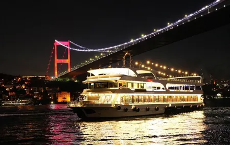 Luxurious Dinner Cruise in Istanbul Bosphorus