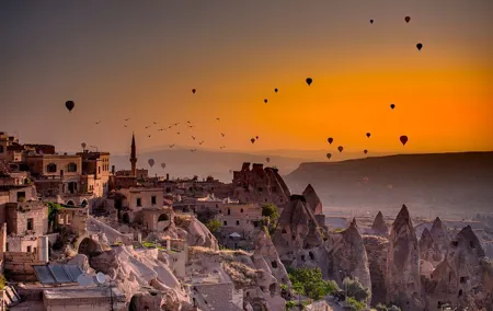 4 Days Istanbul & Cappadocia with Cave Hotel + Optional Balloon