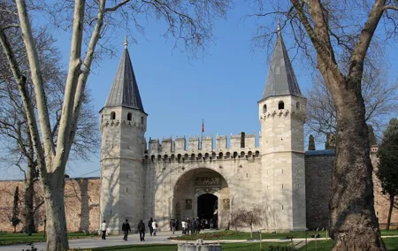 Istanbul: Topkapi Palace Guided Tour and Skip The Line