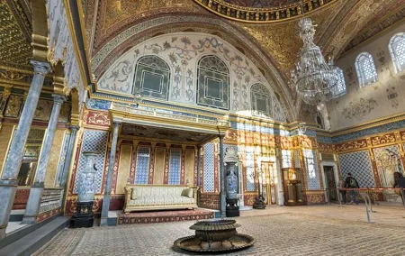 Guided Half-Day Tour to Topkapi Palace & Grand Bazaar