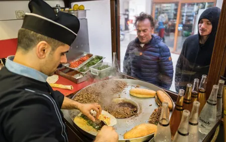 Istanbul Street Food Tour: Bosphorus ferry, Kadıköy and Moda
