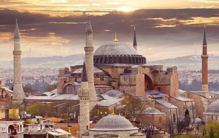 Private Guided Tour Hagia Sophia, Cistern, Topkapi and Bazaar