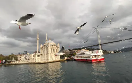 2-Hour Bosphorus Cruise in Istanbul with Guide