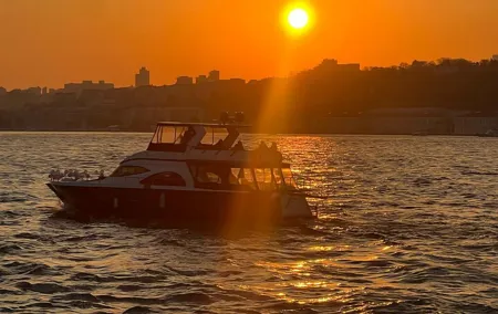 Istanbul Bosphorus Sunset Cruise on the Luxury Yacht