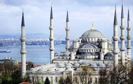 Istanbul Historical Tour with Guide, Lunch and Transfers