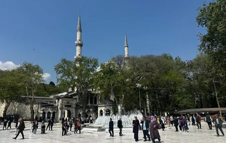 Istanbul Islamic Heritage Tour: Sacred Tombs & Eyup Sultan Mosque