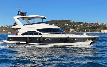 Istanbul: Private Luxury Yacht on Bosphorus 24 MT(79 feet)