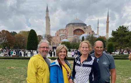 Small Group Tour: Hagia Sophia, Basilica Cistern, Blue Mosque and Grand Bazaar