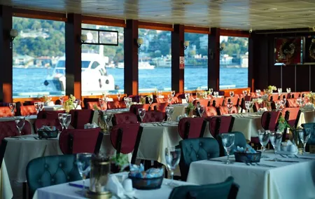 Istanbul: Luxury Dinner & Traditional Dance Bosphorus Cruise