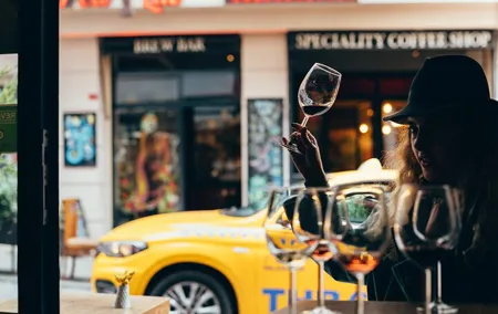 Street Food & Wine Pairing Kadikoy Evening Tour
