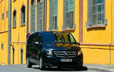 Private One-Way Transfer: Istanbul Airport ↔ City Hotels