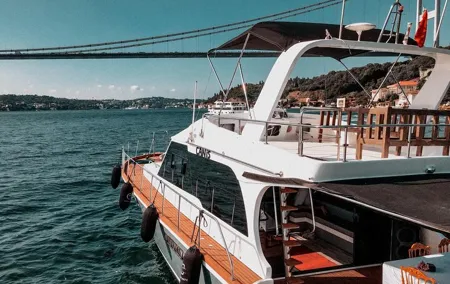 Istanbul: Private Yacht Rental for Special Events 16 MT