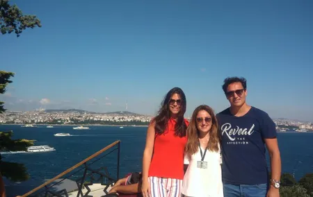 Bosphorus Cruise with Dolmabahce Palace and Istiklal Street Tour
