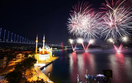 Istanbul Bosphorus New Year's Eve Dinner Cruise Party in Istanbul
