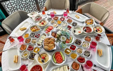 Breakfast Tour on the Bosphorus by Boat