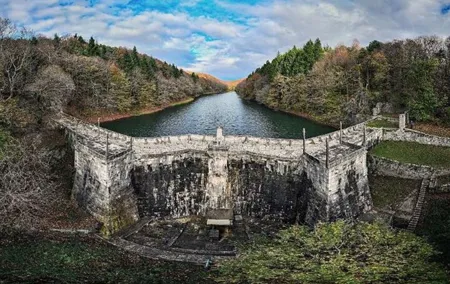 Discover Secret Lakes by Private Hiking Tour (w/Lunch, Transfers)