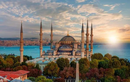 Imperial Istanbul Half-Day Tour: Hagia Sophia, Basillica Cistern and Grand Bazaar