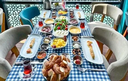 Istanbul Bosphorus Cruise with Turkish Breakfast