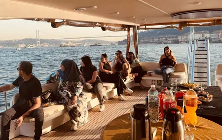 Sunset Cruise with Guide and Snacks