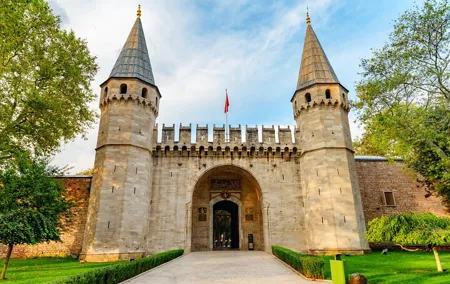 Highlights of Istanbul: Hagia Sophia & Topkapi Palace w/ Lunch