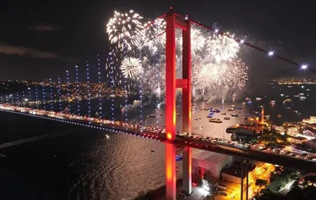 Istanbul Bosphorus New Year's Eve Dinner Cruise Party in Istanbul