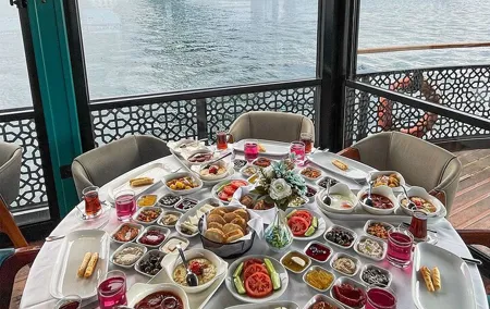 Bosphorus Breakfast Cruise With Live Music
