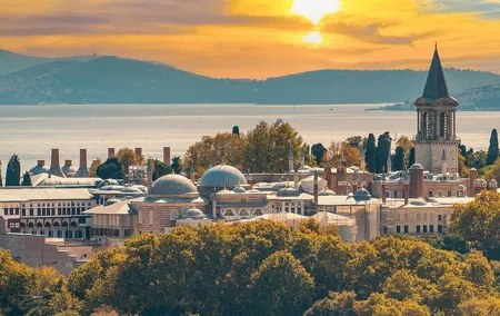 Majestic Istanbul: Walking Tour & Sunset Cruise on the Bosphorus