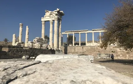 Private Pergamon Day Trip from Istanbul with Flights