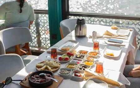 Istanbul Bosphorus Cruise with Brunch