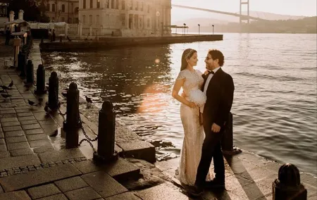Private Romantic Photoshoot at Ortaköy Mosque in Istanbul