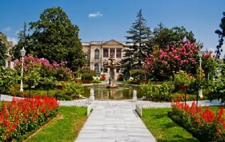 DOLMABAHCE PALACE - CABLE CAR - BOSPHORUS ON BOAT TOUR (Full Day)