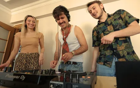 Istanbul Electronic Music and Culture Workshop From Local DJ