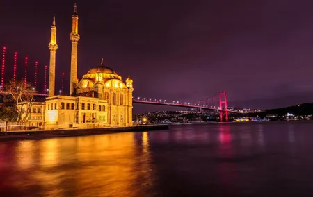 Istanbul Night Tour with Vehicle and Local Guide