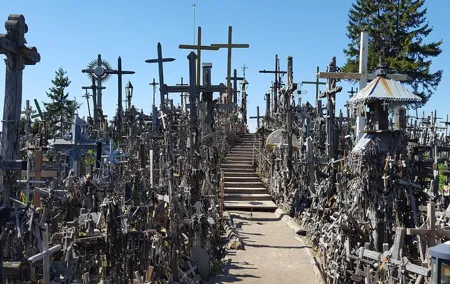 Tour from Riga - Vilnius via Bauska, Rundale, The Hill of Crosses