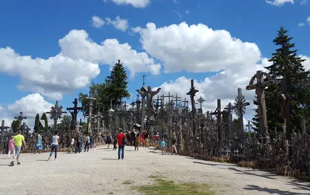 Tour from Riga to Vilnius: Bauska Castle, Rundale Palace and The Hill of Crosses