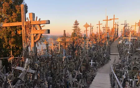 Sunrise at the Hill of Crosses - 2 countries in 1 day
